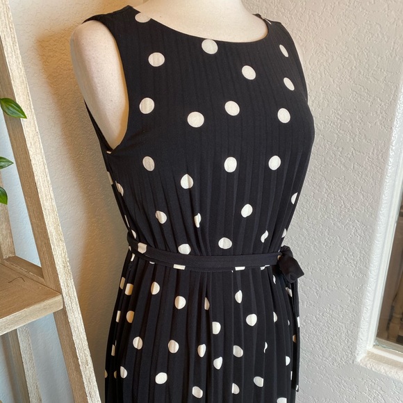 🆕Tahari polka dot pleated sleeveless dress - Picture 6 of 13